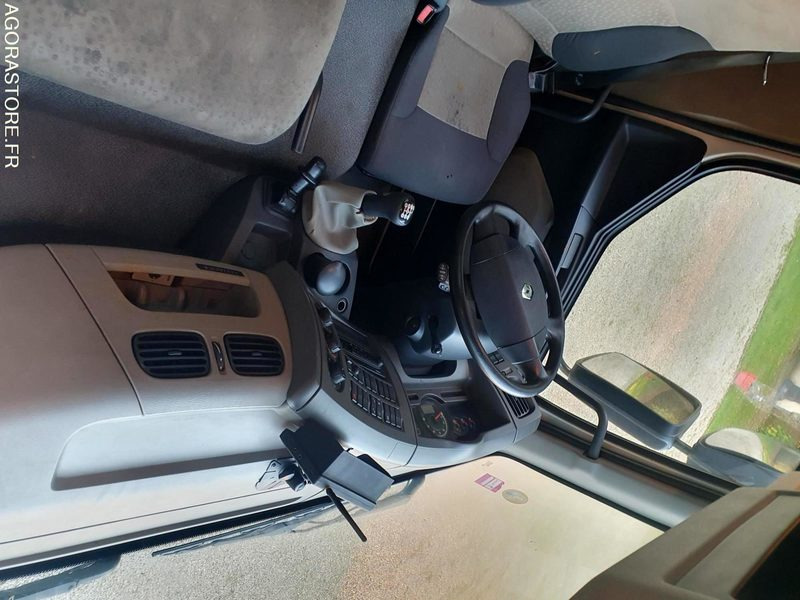 Camion CAMION PORTEUR RENAULT ATELIER ET BASE DE VIE