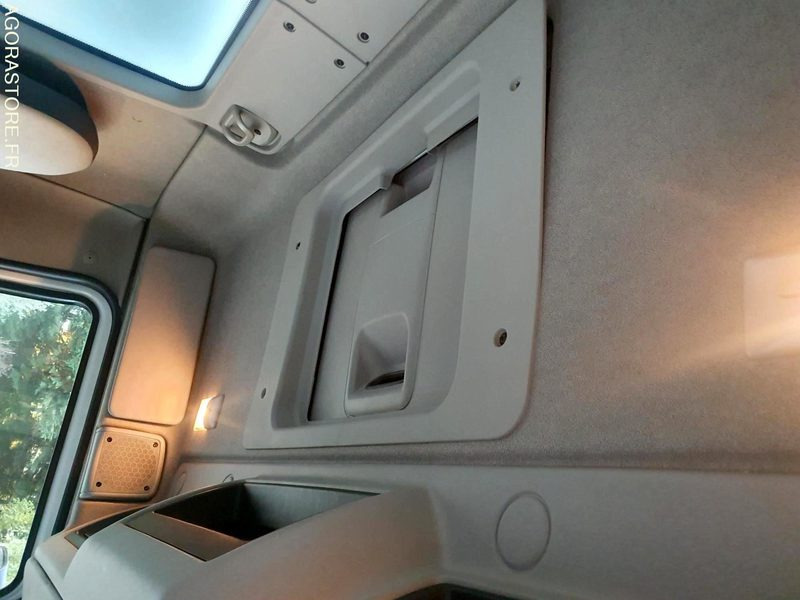 Camion CAMION PORTEUR RENAULT ATELIER ET BASE DE VIE