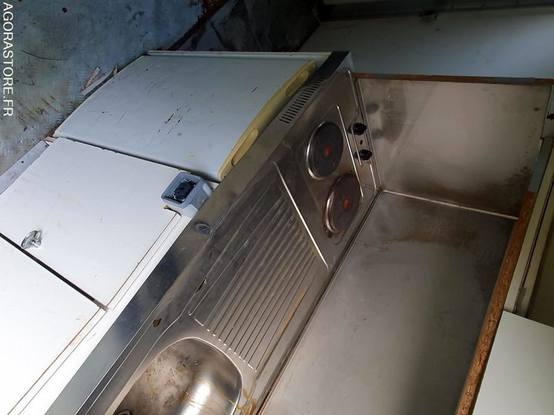 Camion CAMION PORTEUR RENAULT ATELIER ET BASE DE VIE