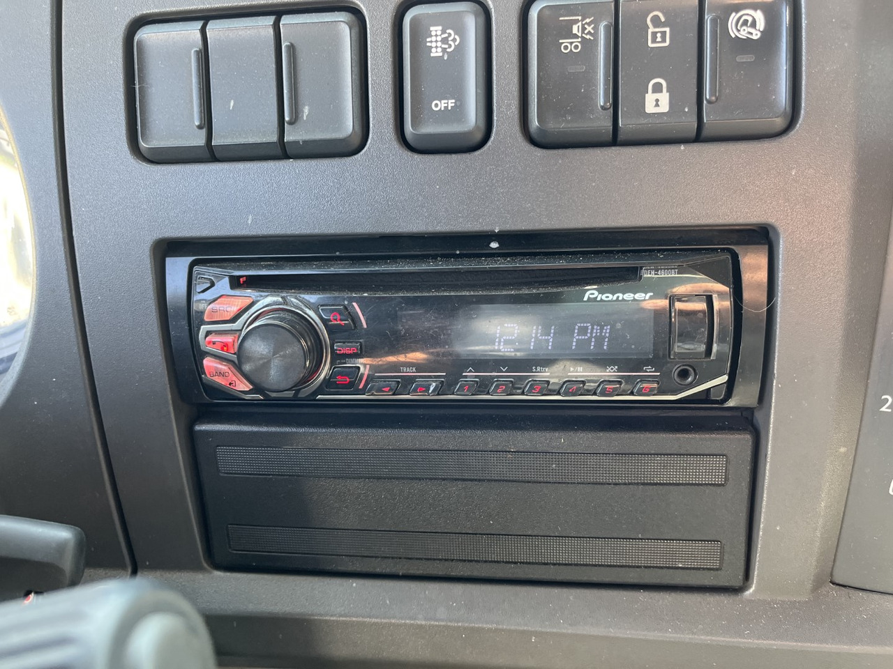 Camion centinato DAF LF 220