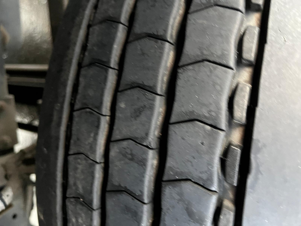 Camion centinato Iveco Eurocargo 120 E 22