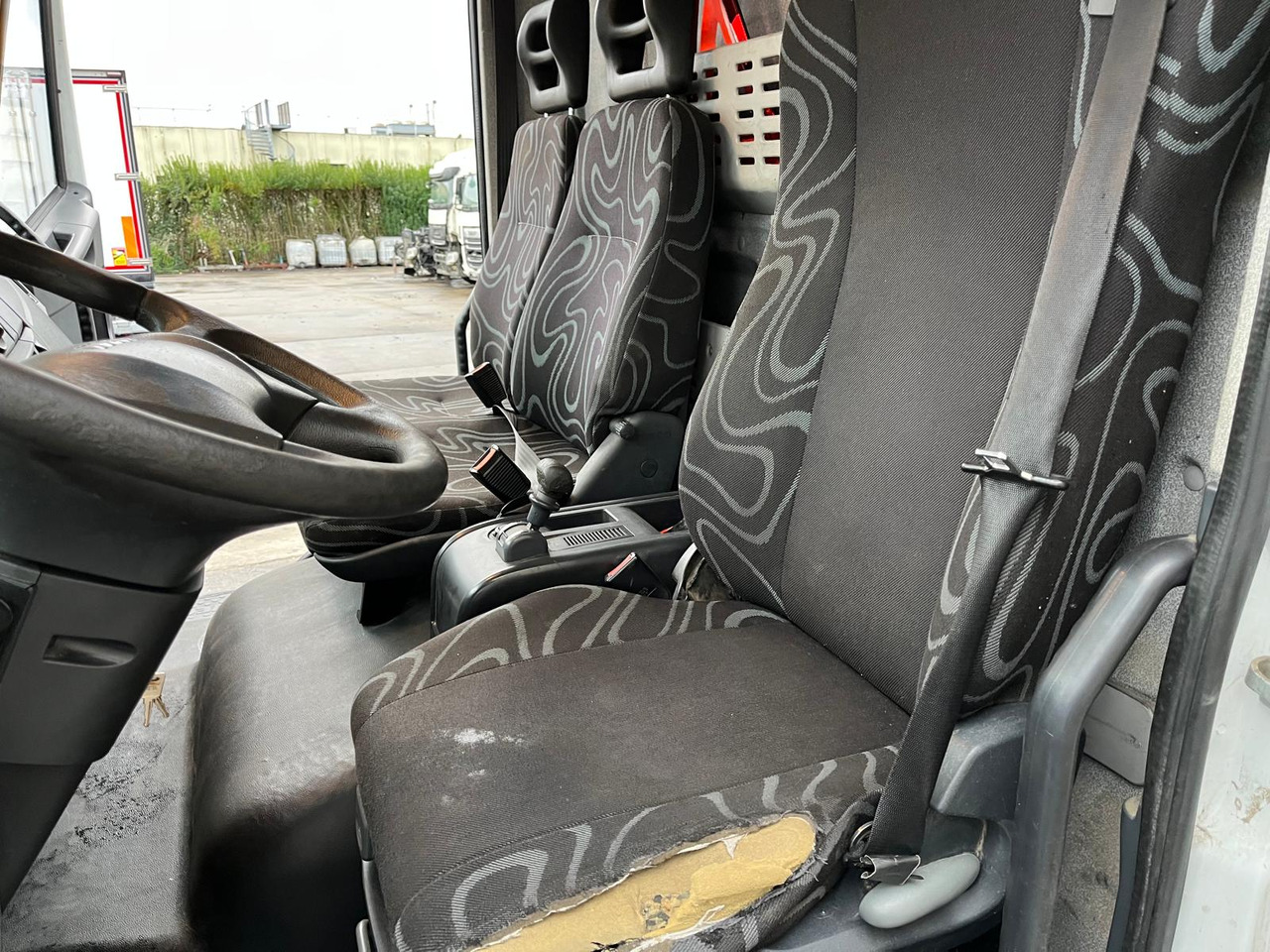 Camion centinato Iveco Eurocargo 120 E 22