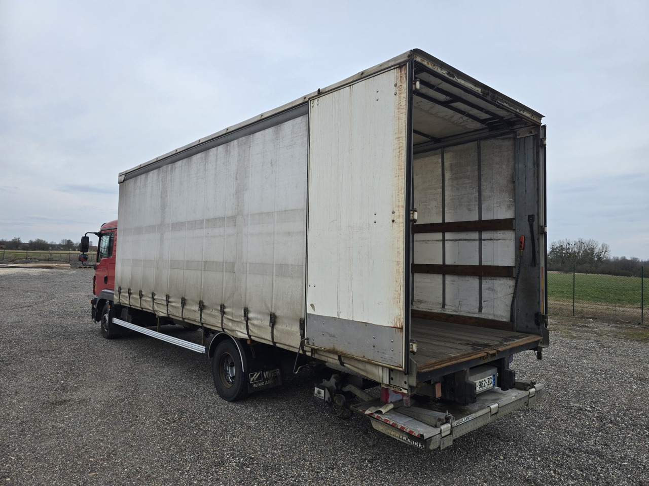 Camion centinato MAN TGL 12.250