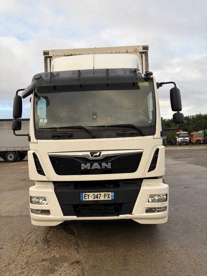 Camion centinato MAN TGM 26.320
