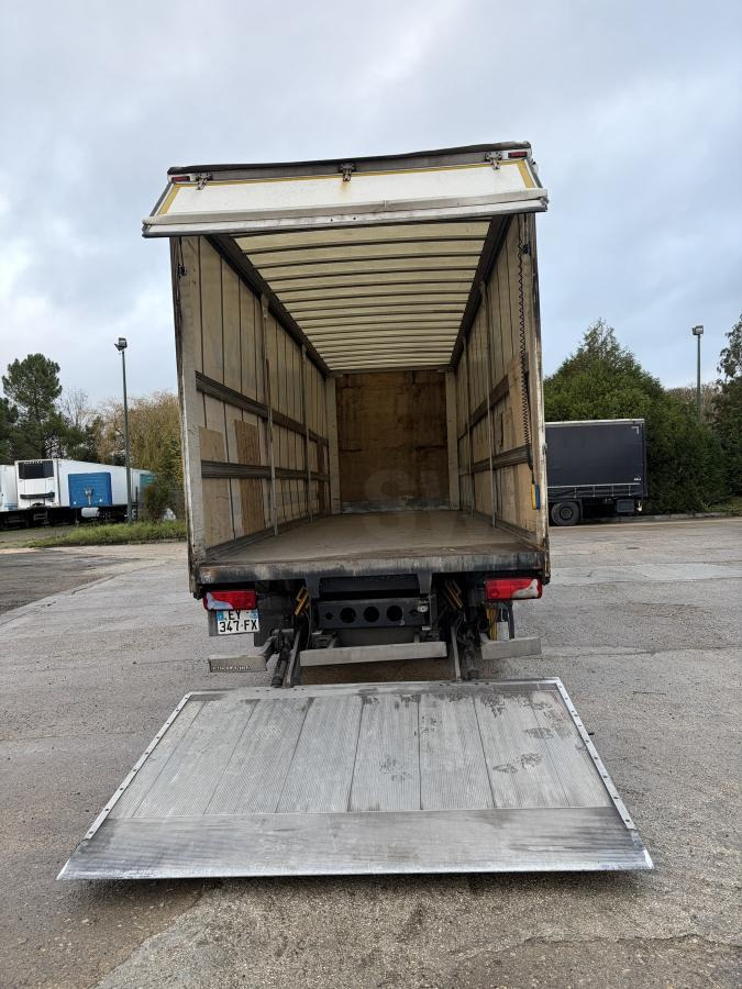 Camion centinato MAN TGM 26.320