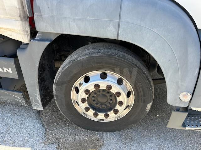 Camion centinato MAN TGS 18.440