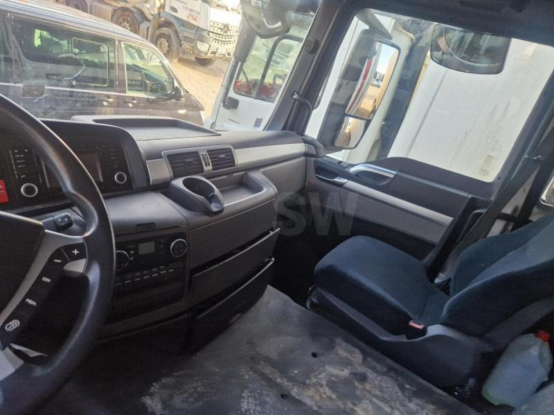 Camion centinato MAN TGS 18.440