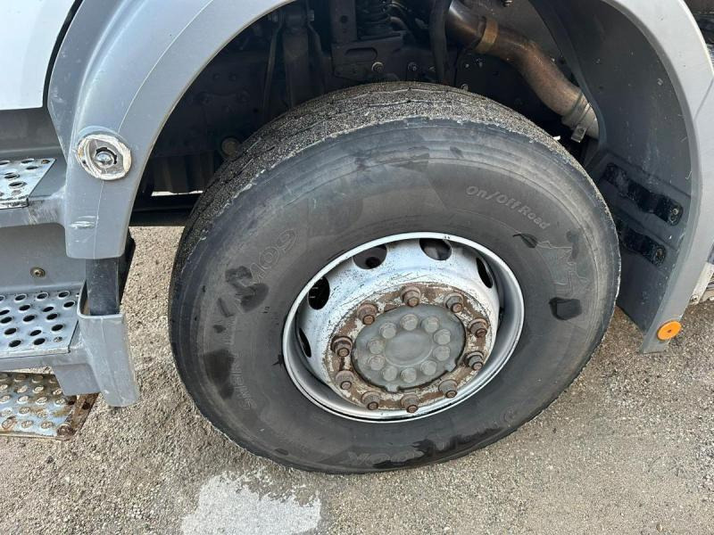 Camion centinato MAN TGS 18.440 SAVOYARDE