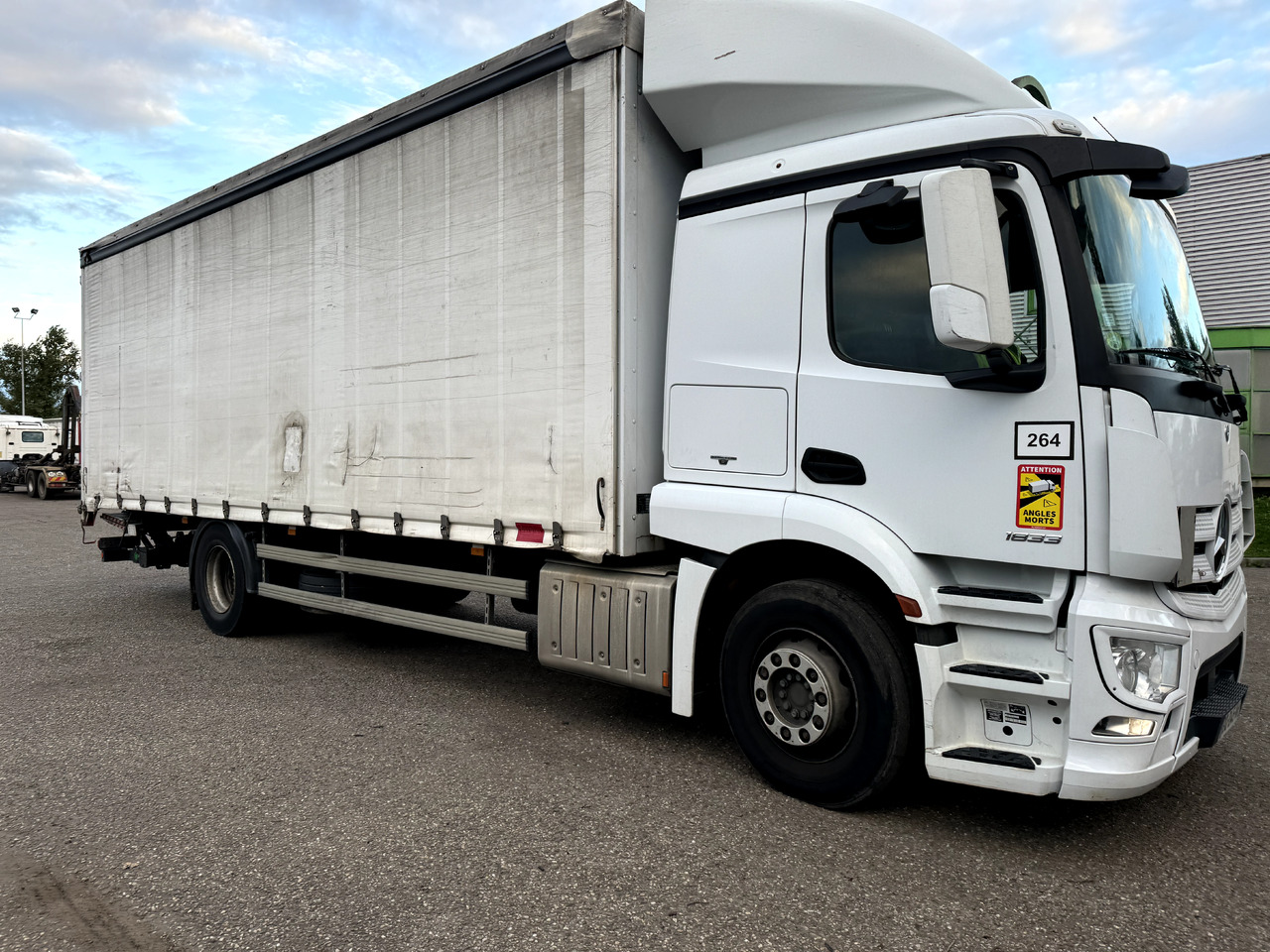 Camion centinato MERCEDES-BENZ ACTROS 1833