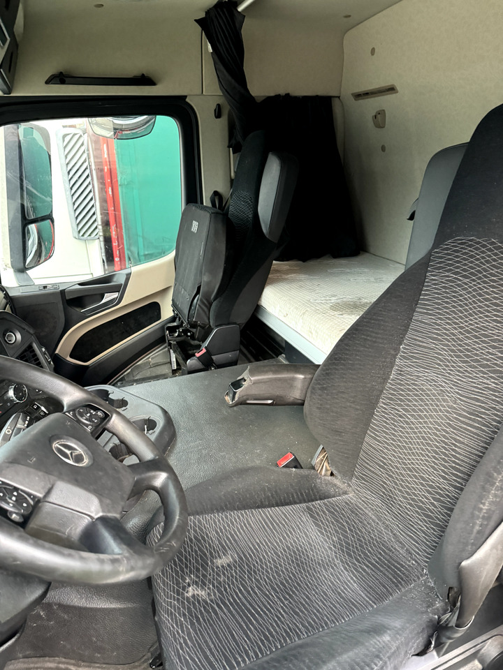 Camion centinato MERCEDES-BENZ ACTROS 1833