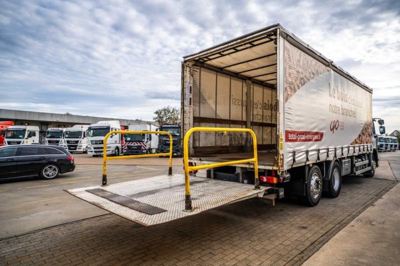 Camion centinato Renault PREMIUM 310 6X2 + Palfinger 2.5T