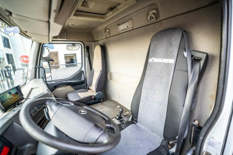 Camion centinato Renault PREMIUM 310 6X2 + Palfinger 2.5T