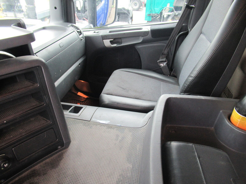 Camion centinato Scania p310