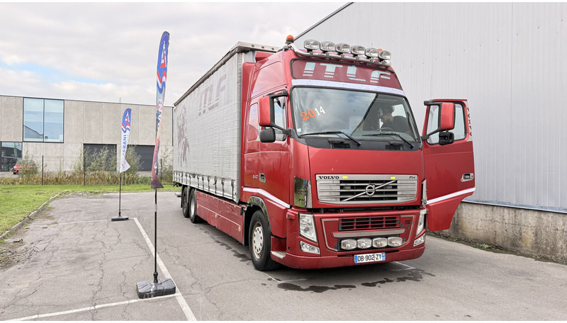 Camion centinato Volvo FH13 540