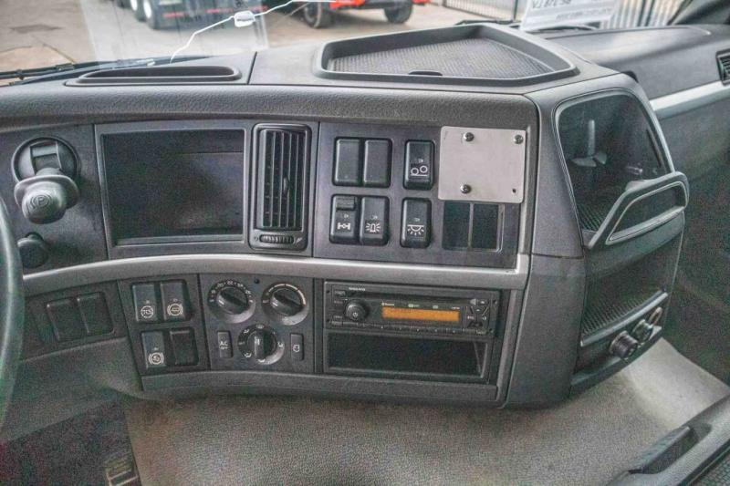 Camion centinato Volvo FM 330+10 pneus/tires-intarder