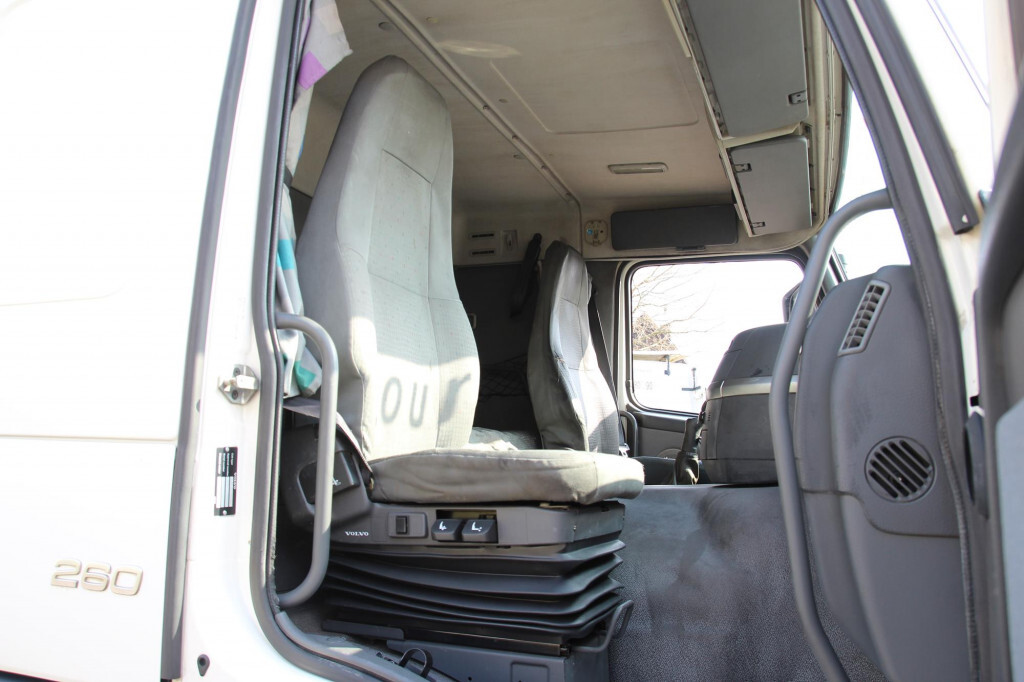 Camion centinato Volvo FM  9 260 Schlafkabine Schaltgetriebe LBW L 8,25m