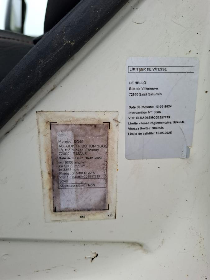 Camion cisterna DAF 85 .410