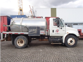 International 4300 4X2 VACUUM TRUCK - Camion cisterna