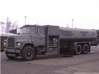 MACK DM492S - Camion cisterna