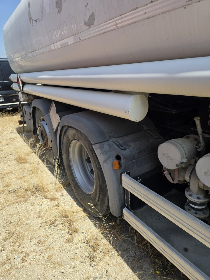 Camion cisterna MAN TGA 26-320