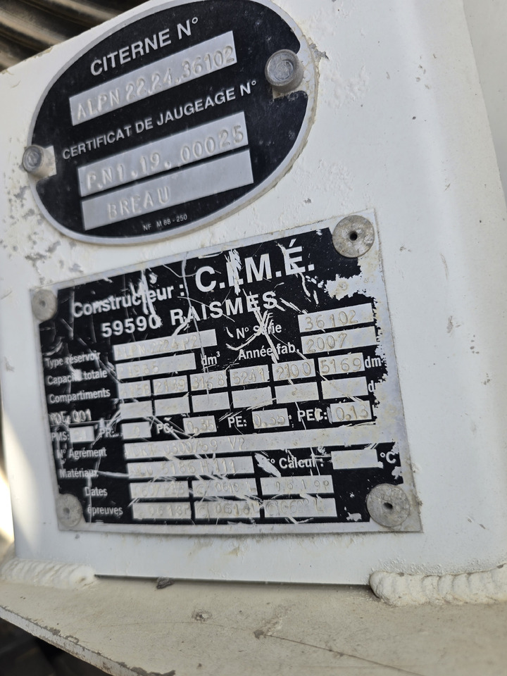 Camion cisterna MAN TGA 26-320