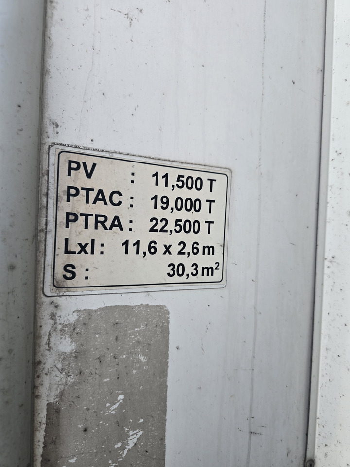 Camion cisterna MAN TGA 26-320