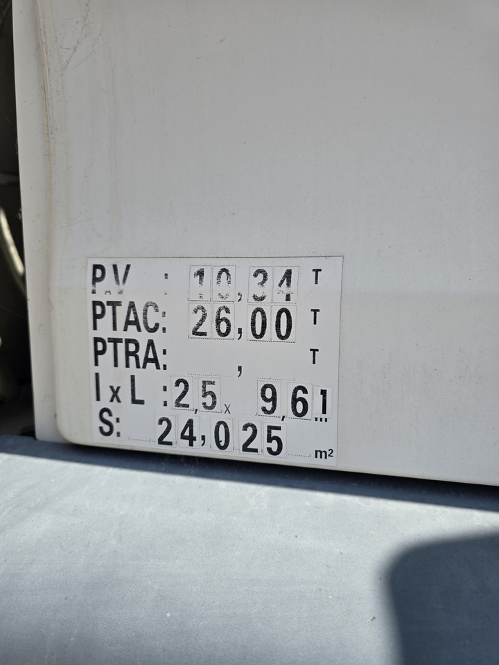 Camion cisterna MAN TGA 26-320