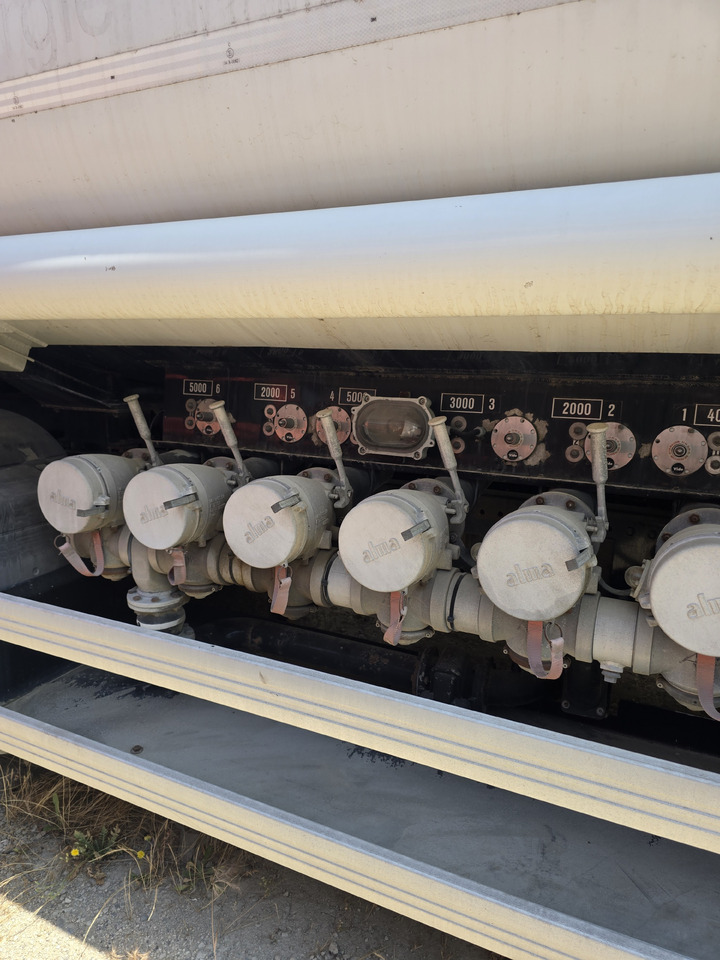 Camion cisterna MAN TGA 26-320