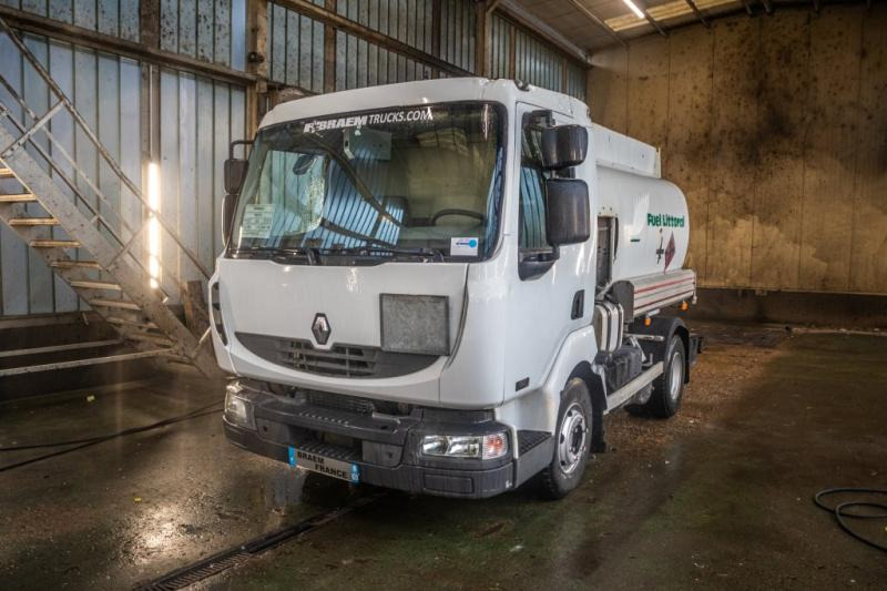 Camion cisterna Renault 180 DCI+5500L/3COMP LAMES