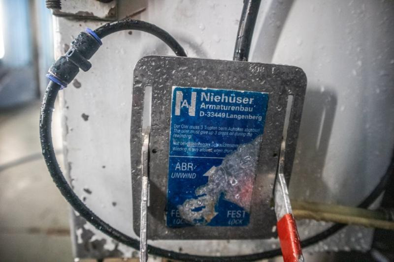 Camion cisterna Renault 180 DCI+5500L/3COMP LAMES