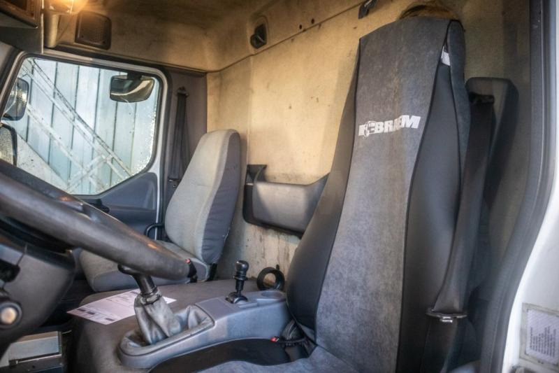 Camion cisterna Renault 180 DCI+5500L/3COMP LAMES