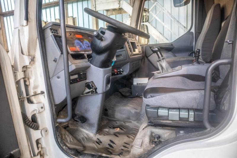 Camion cisterna Renault 180 DCI+5500L/3COMP LAMES