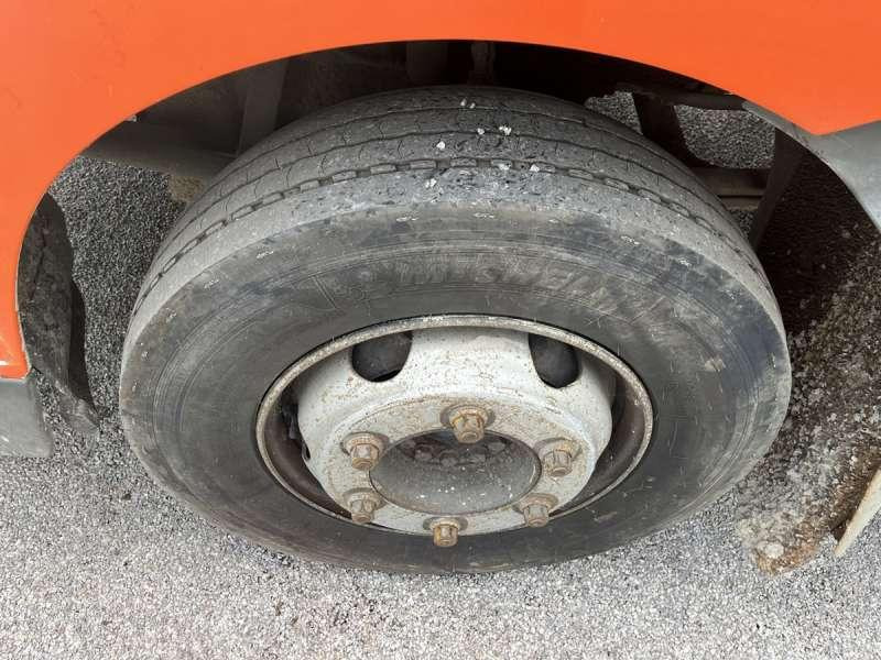 Camion cisterna Renault MIDLUM 180 DCI