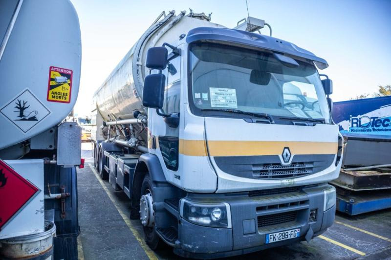 Camion cisterna Renault PREMIUM 320 DXI+CITERNE ALIMENTAIRE ( engine problem)