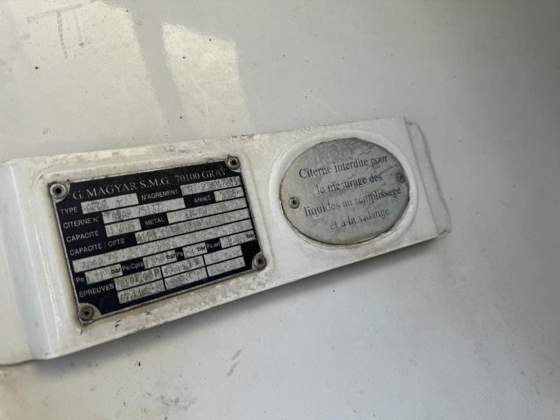 Camion cisterna Renault Premium