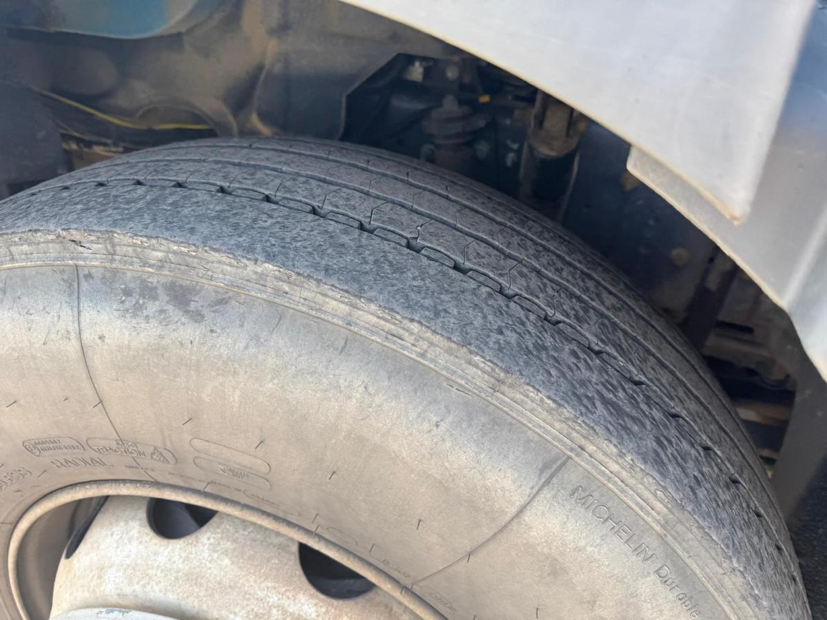 Camion cisterna Renault Premium 270 DCI