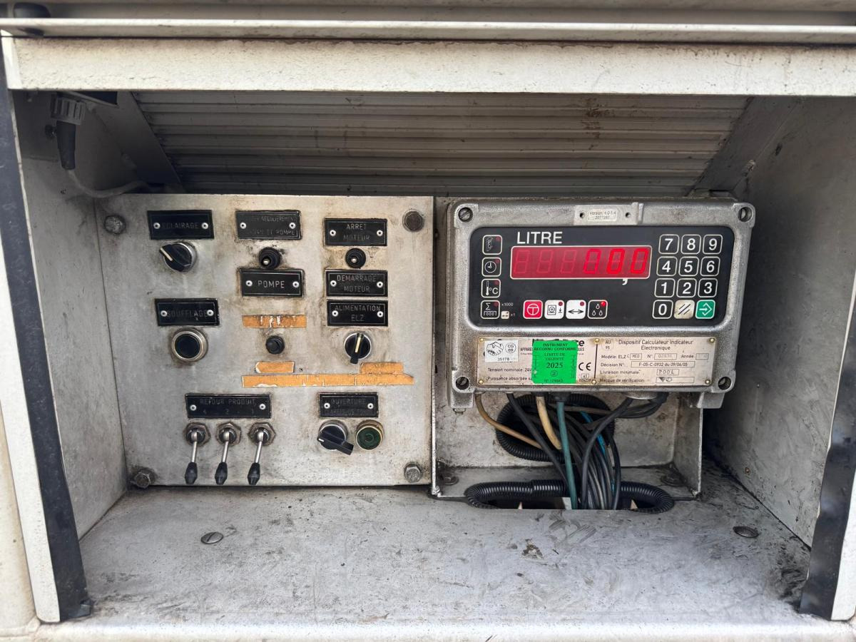 Camion cisterna Renault Premium 300 DXI