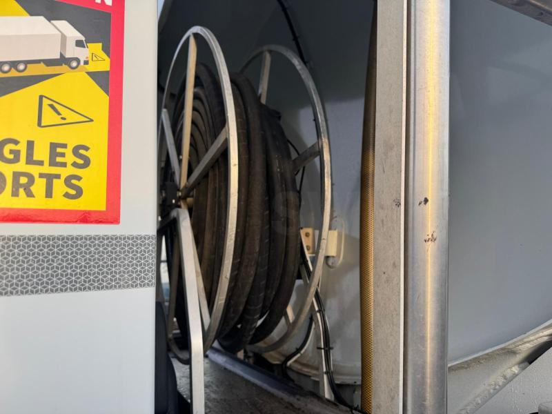 Camion cisterna Renault Premium 300 DXI