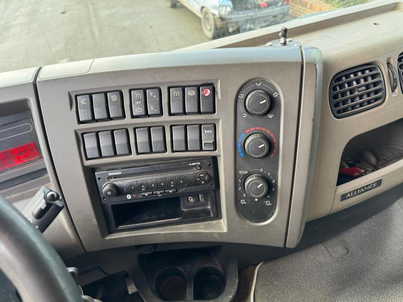 Camion cisterna Renault Premium 370 DXI