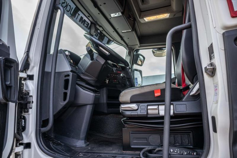 Camion cisterna Renault T 460+SILO/ 5 COMP.