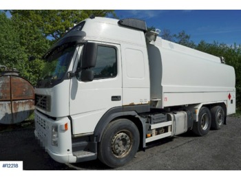 Camion cisterna Volvo FM380