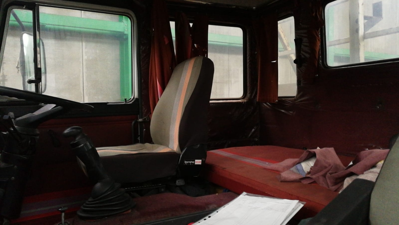 Autocarro con pianale/ Cassone fisso Iveco 190.26 RHD: foto 4