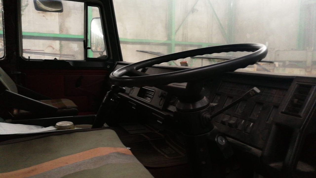 Autocarro con pianale/ Cassone fisso Iveco 190.26 RHD: foto 3