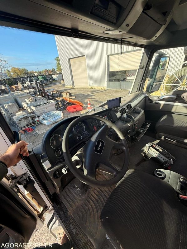 Camion MAN 8x4 - 32-400 BiBenne grue - 11.2014 / 375000 KM