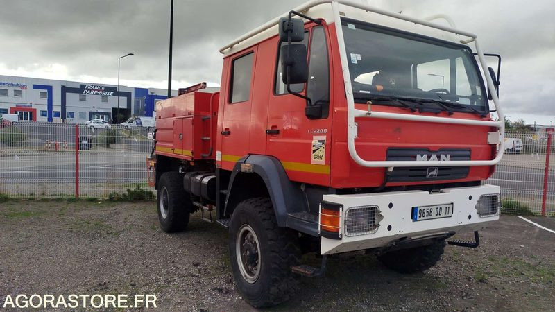 Camion MAN LE220B - 2002 - 9858QD11