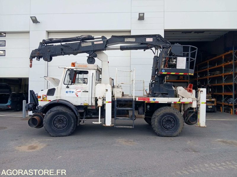 Camion Mercedes-Benz Unimog Rail/Route benne grue - 1989/ 66131KM
