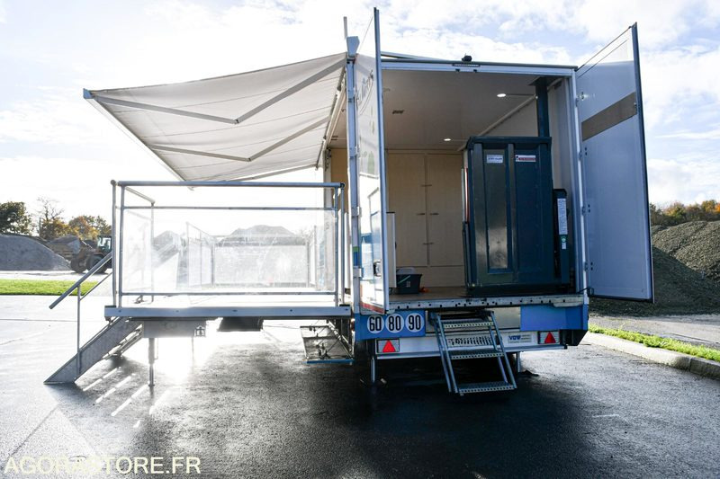 Camion VEHICULE EVENEMENTIEL - CAMION PODIUM IVECO DAILY 6000 kms 2018