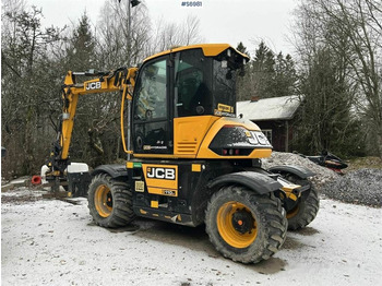 Escavatore gommato JCB