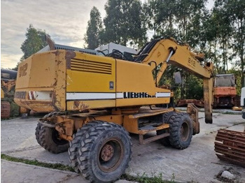 Escavatore gommato LIEBHERR A 912