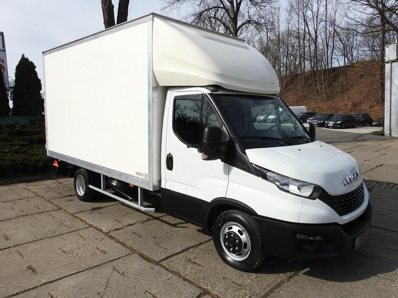 Furgone box IVECO Daily 35C16 Koffer + tail lift